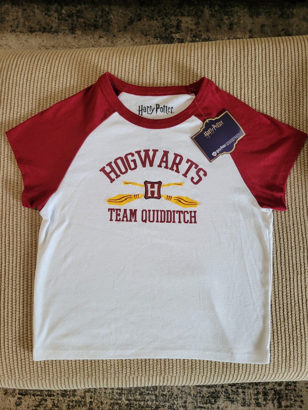 NWT Harry Potter Hogwarts Quidditch Team Raglan Tee Shirt Juniors XL Gryffindor
